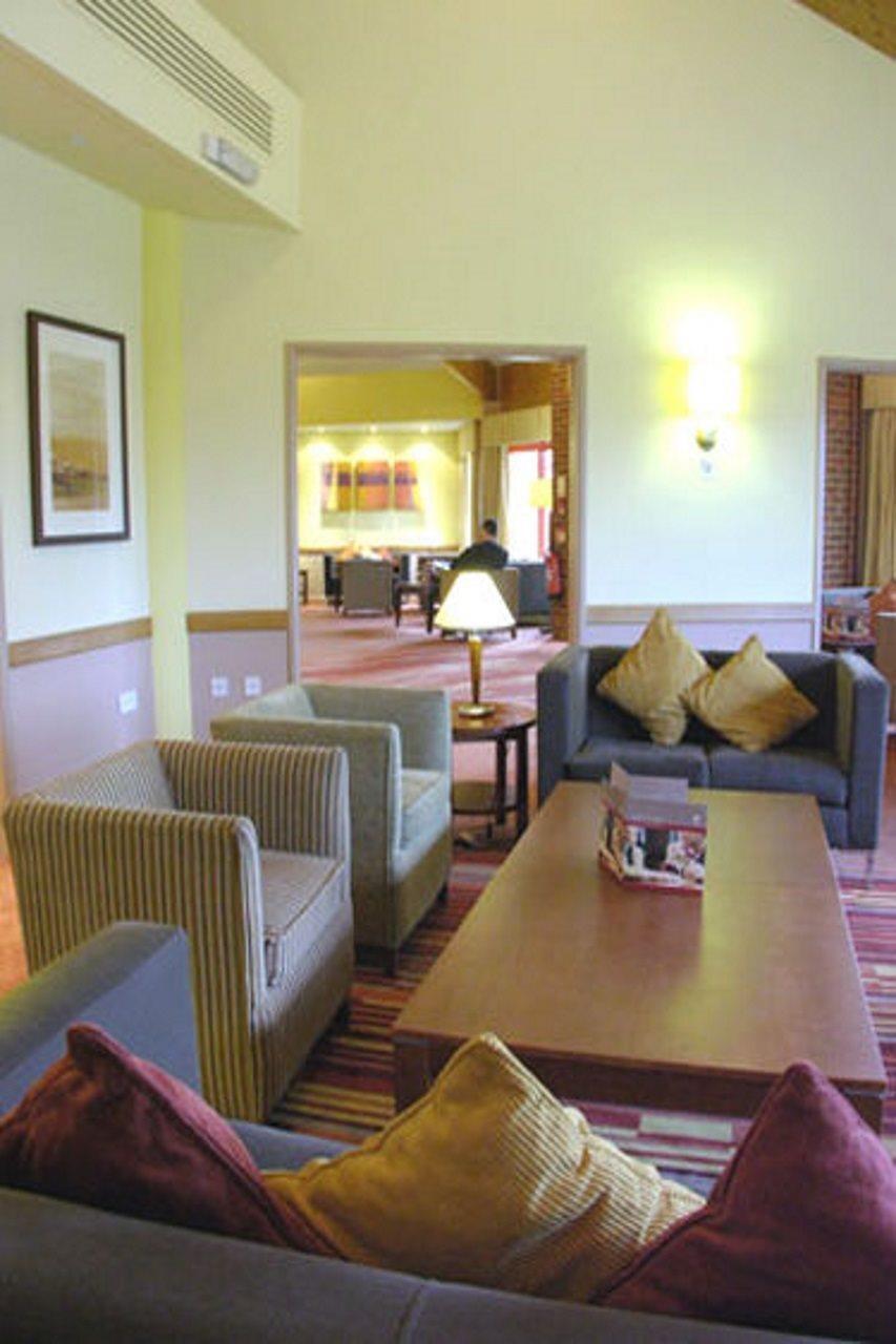 Premier Inn Abingdon ภายนอก รูปภาพ